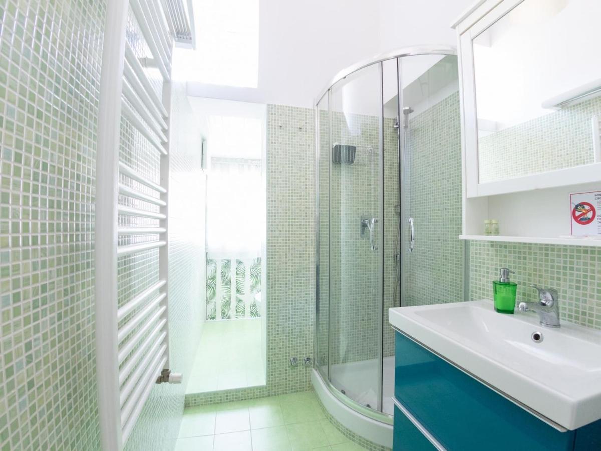 The Best Rent - Beautiful With Terrace Near Colosseo * Rom